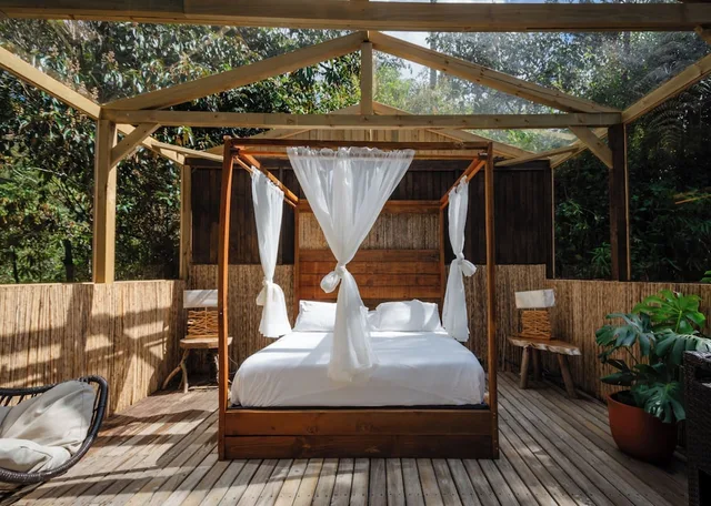 كابينة ديلوكس بسرير كوين بإطلالة على الجبل بحوض استحمام، BubbleSky Glamping Guatape 1/3