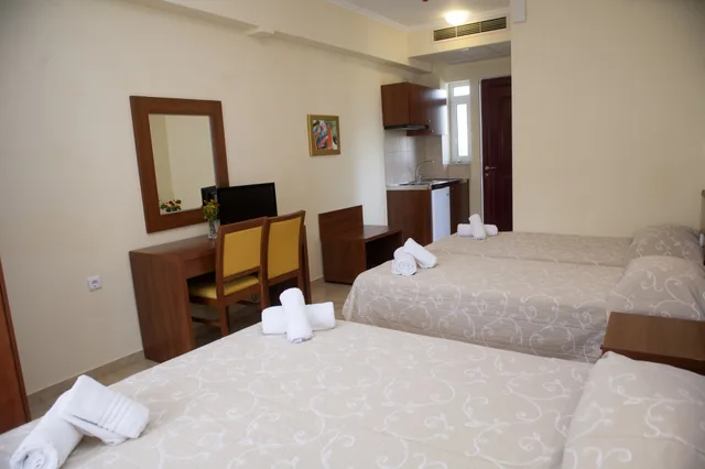 شقة، Summertime Inn 4/6