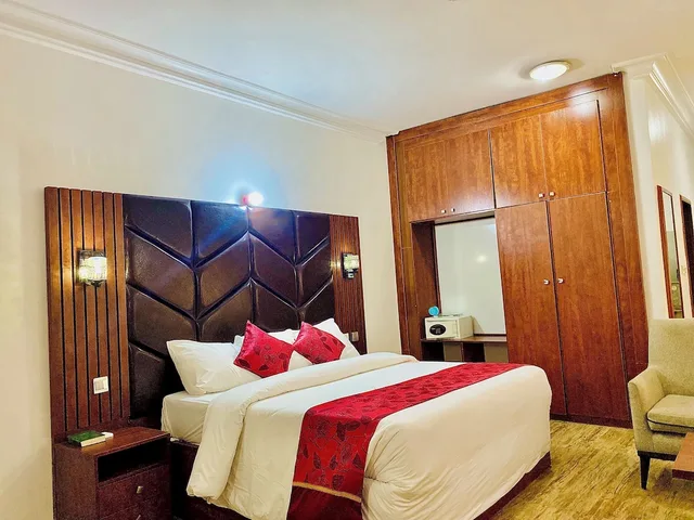 Executive, King Bed, Reiz Continental Hotel Abuja 3/4