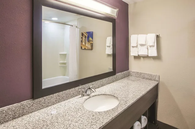 غرفة بسريرين كوين، La Quinta Inn & Suites by Wyndham Mechanicsburg - Harrisburg 2/2