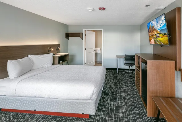 غرفة قياسية بسرير كوين، Gatlinburg Mountain Inn Gatlinburg TN 1/10