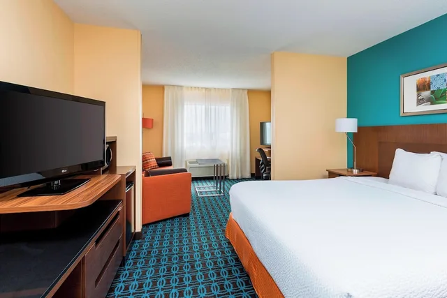 جناح تنفيذي بسرير كينج مع أريكة، Fairfield Inn & Suites Lincoln 1/1