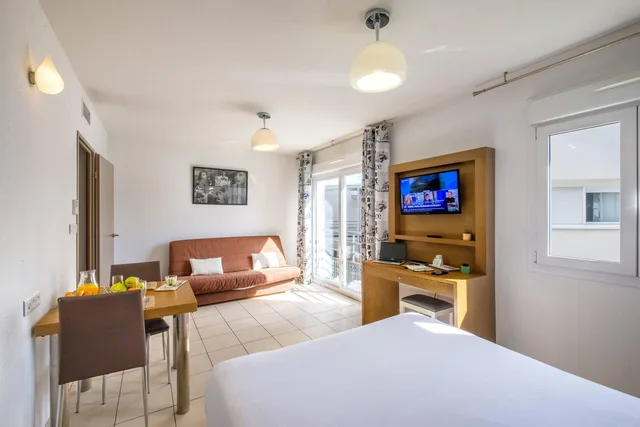 Upgrade, Studio, Queen Bed, Sofa, Comfort Aparthotel Antibes Le Maestria 2/3