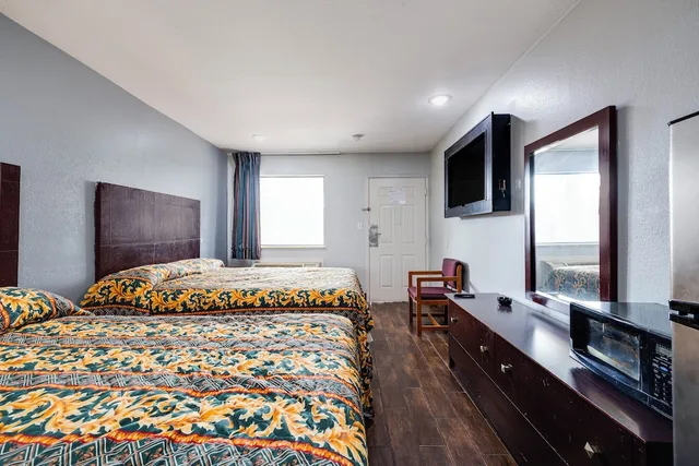 غرفة بسريرين كوين للمدخنين، Hotel O Luxury Inn Channelview Baytown I-10 6/9