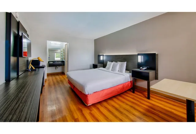 غرفة بسرير كينج، Motel6 Gainesville, GA 3/4