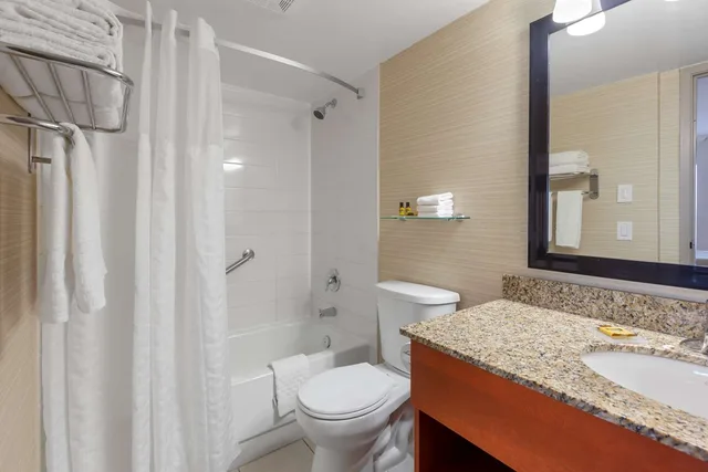 Suite, King Bed, Sofa, Upper Floor، Best Western Plus Rose City Suites 6/7