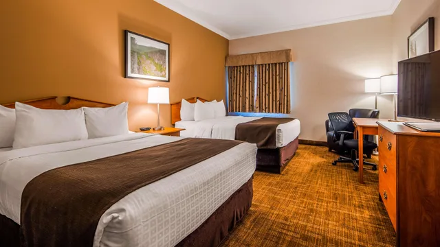 Business, 2 Queen Beds, Best Western Thunder Bay Crossroads 4/8