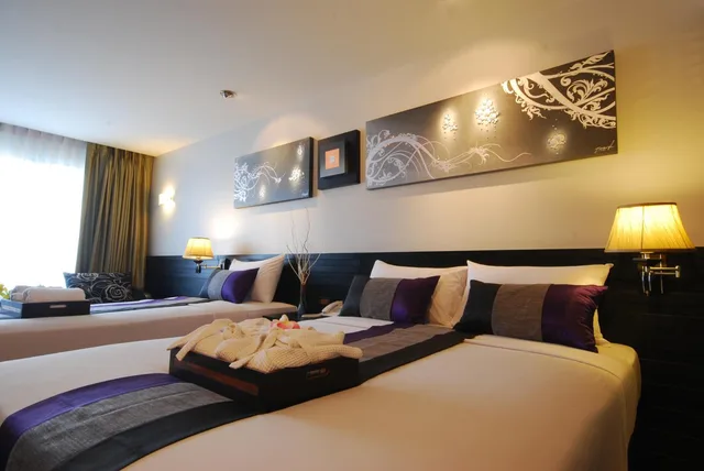 غرفة غراند ديلوكس ثلاثية بسرير مزدوج وسرير فردي، Nouvo City Hotel 7/9