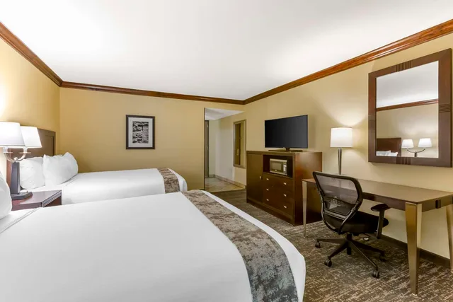 غرفة بسريرين كوين، Best Western Plus Raton Hotel 1/4