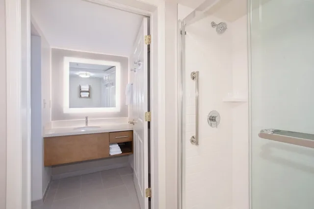 جناح بسريرين مزدوجين بغرفتي نوم بمطبخ لذوي الإعاقة، STAYBRIDGE SUITES DENVER INTERNATIONAL AIRPORT 7/9