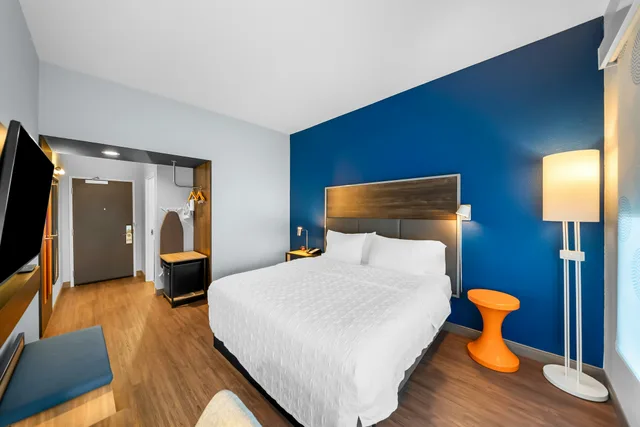 غرفة بسرير كينج لذوي الإعاقة، Tru by Hilton Plano East North Hwy 75 1/5