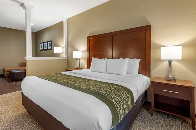 Suite, 2 King Beds, Comfort Inn & Suites Pittsburgh South 2/3