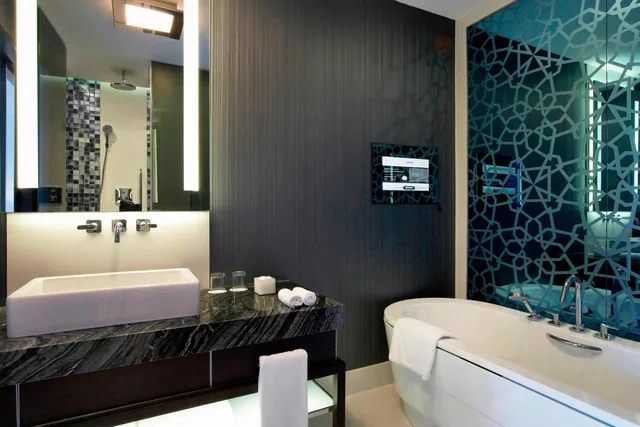 Bosphorus, Junior Suite, Club Lounge Access, Le Meridien Istanbul Etiler 1/2