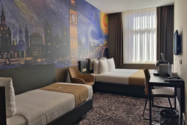 غرفة ثلاثية بثلاثة أسرّة، Hotel Van Gogh 3/5