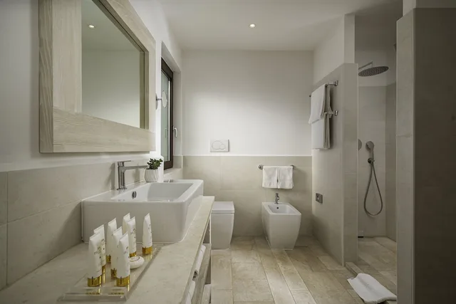 جناح جونيور بسرير كينج بإطلالة على البحر، Baglioni Resort Sardinia 4/5