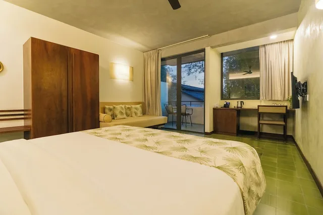 غرفة سوبيريور بسرير كينج، Penh House Hotel 1/10