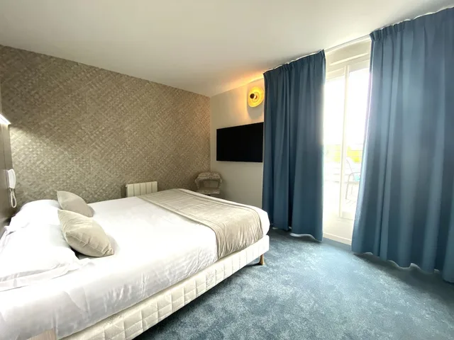 غرفة عائلية بسرير مزدوج، Brit Hotel Fougeres - Hotel Du Parc 1/3