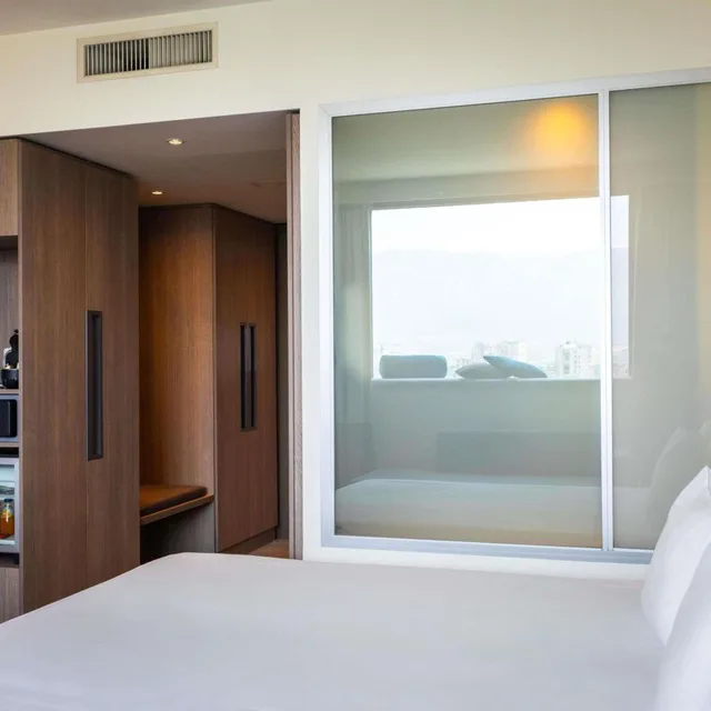 غرفة فاخرة بسرير كينج بإطلالة على الجبل، NOVOTEL SOFIA 2/6