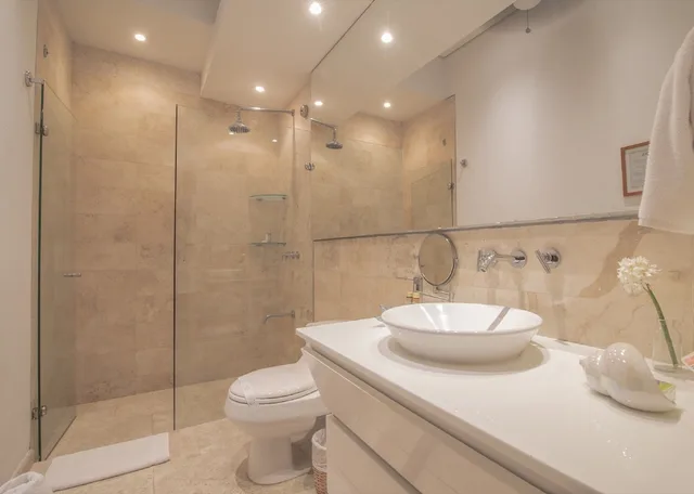 شقة ديلوكس بسرير كينج وسريرين منفصلين بشرفة بغرفتي نوم مع أريكة، CASA CLAVER LOFT BOUTIQUE HOTEL 7/9
