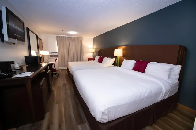 غرفة بسريرين كينج، Alliance Hotel & Suites, a Howard Johnson by Wyndham 3/9