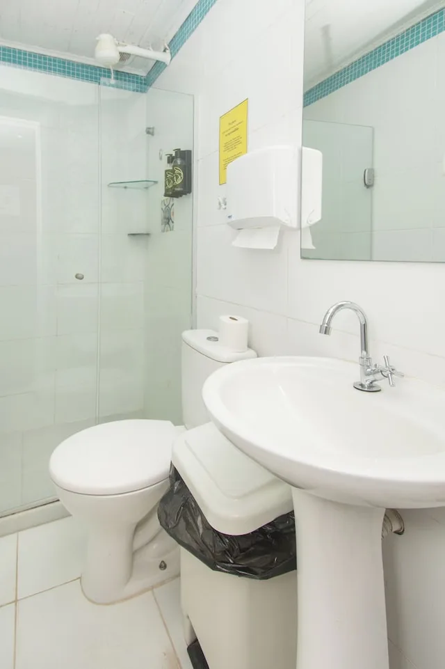 جناح عائلي بسرير كوين وأسرّة بطابقين، Bamboo Buzios Hostel 4/4