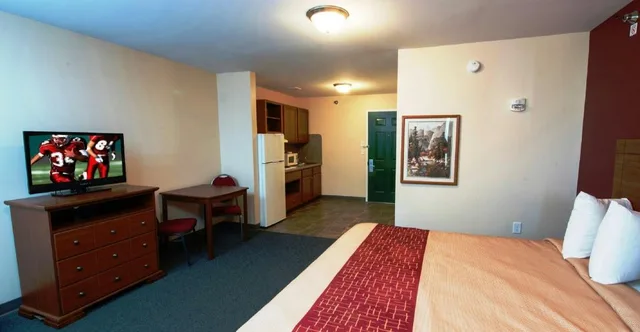 جناح بسرير كينج لذوي الإعاقة، Red Roof Inn And Suites Dickinson 5/8