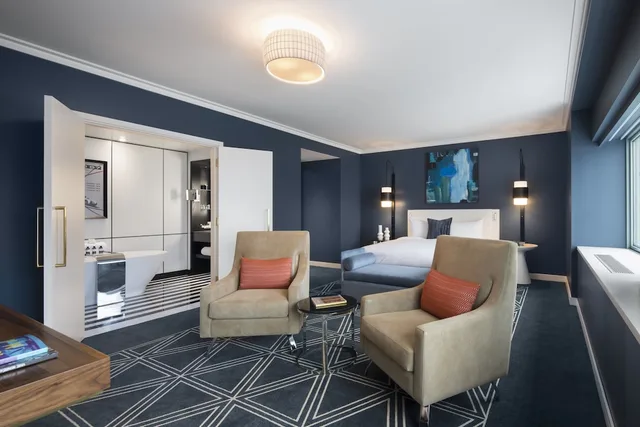 Suite, King Bed, Fairmont The Queen Elizabeth 1/2