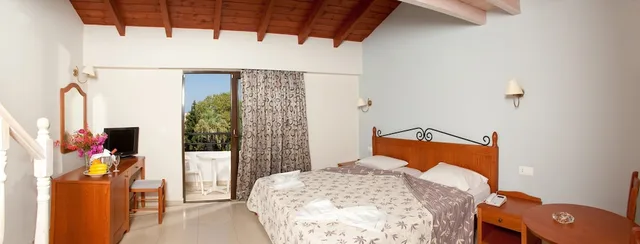 غرفة بسرير مزدوج أو سريرين منفصلين، Family World Aqua Beach Matoula Complex 3/6