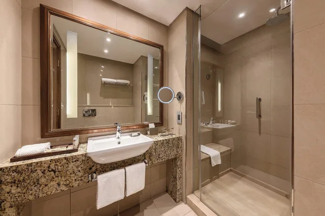 غرفة عائلية بإطلالة على المسبح، Renaissance Cairo Mirage City Hotel 3/4