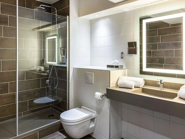 غرفة بريفيليج بسرير مزدوج بإطلالة على المسبح، Mercure Agen Centre 4/4