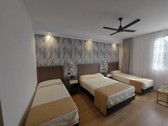 Superior, Triple, Double and Twin Beds, Hotel Internacional 2/3