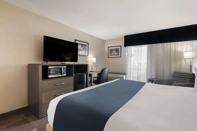 Standard, King Bed, Best Western St Catharines Hotel Conference Centre 1/4