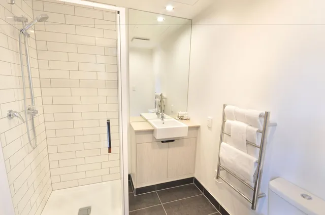 1 Bedroom, Executive, Suite, Queen Bed, North Wing، Boulcott Suites 7/8