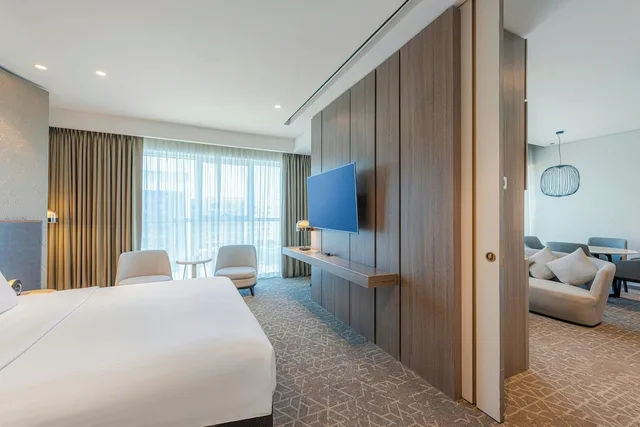 جناح تنفيذي بسرير كينج بغرفة نوم واحدة، Courtyard By Marriott Al Barsha Dubai 8/10