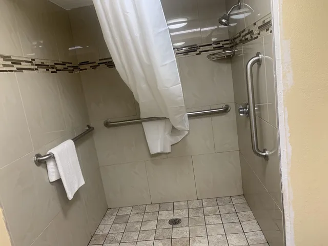غرفة بسرير كينج لذوي الإعاقة، Quality Inn Winder, GA 4/4
