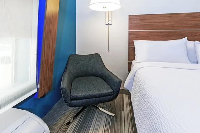 غرفة قياسية بسرير كينج لذوي الإعاقة، Holiday Inn Express Hotel And Suites Del Rio 5/6