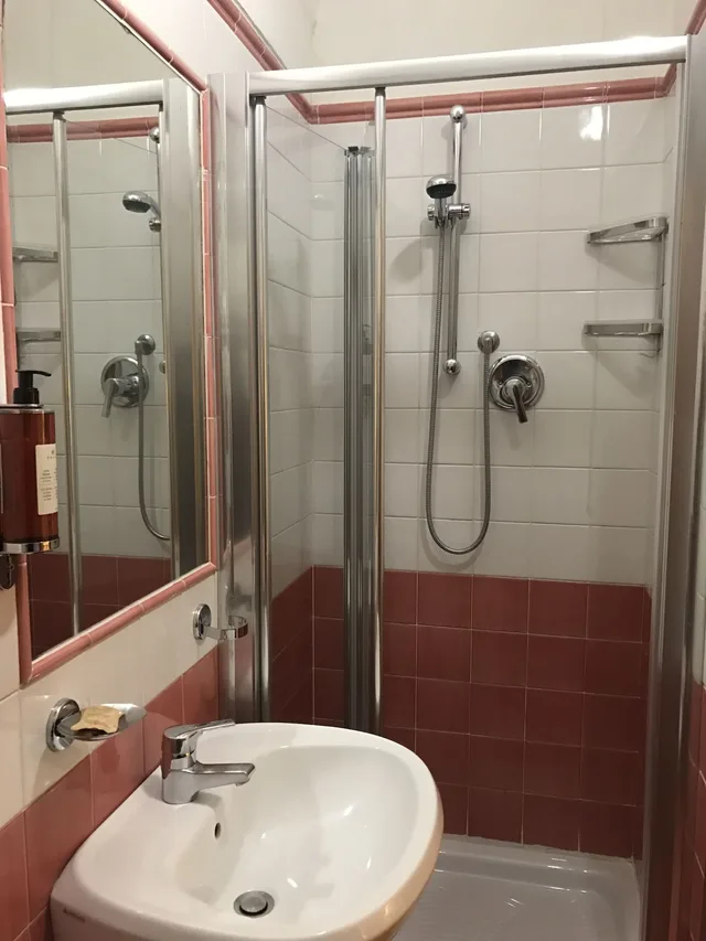 Superior, Queen Bed, City View, Hotel Gattapone 5/9