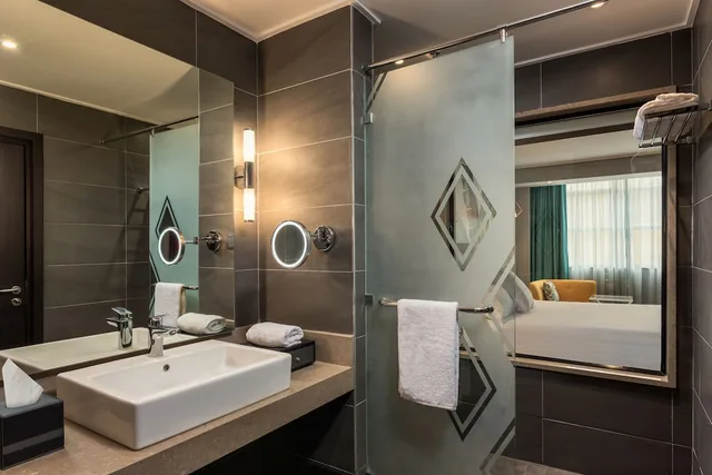 1 Bedroom, Deluxe, Suite, King Bed, Novotel Nairobi Westlands 3/3