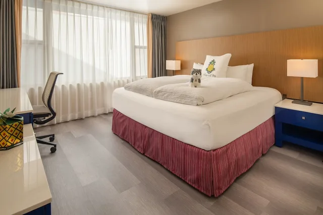 Room, King Bed, Metro View، Hotel Rose - A Staypineapple Hotel 1/2