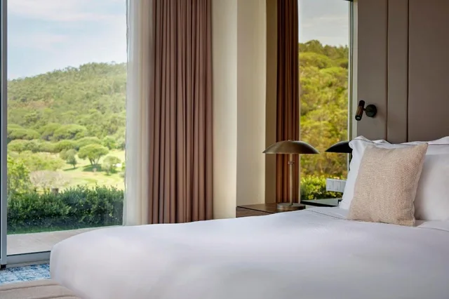 1 Bedroom, Garden Suite, Apartment, King Bed, Golf Course View, Sofa, Garden Access, Garden Floor، Penha Longa Resort 2/6