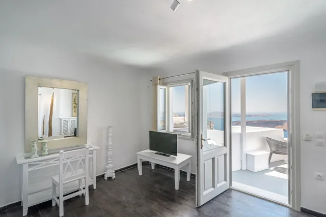 Honeymoon, Suite, Double Bed, Caldera View, Sea View, Jetted Tub، Avianto Suites 2/2