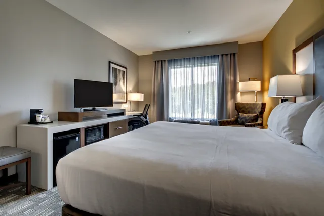 غرفة بسرير كينج، Holiday Inn Express Hotel And Suites Albany 2/3