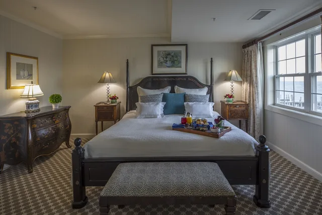 1 Bedroom, Suite, King Bed, Water View, Main Building, Saybrook Point Inn, Marina & Spa 3/5