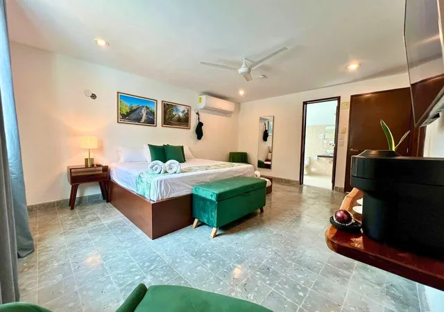 Design, 1 King and 1 Single Beds, Private Bathroom، Casa Ekinox 4/7