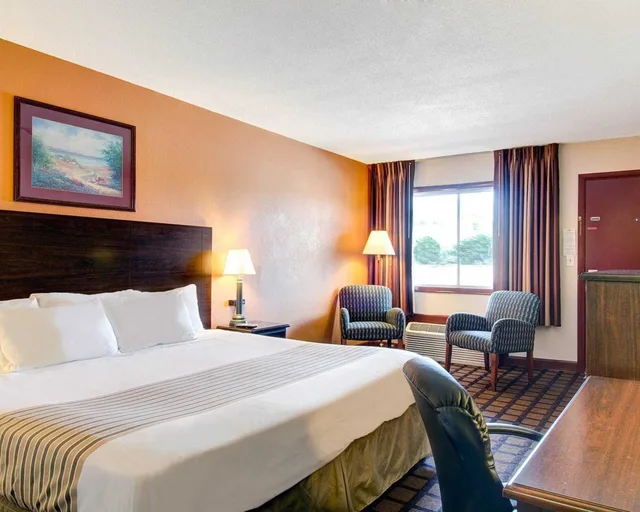 غرفة قياسية بسرير كينج، ECONO LODGE SHARON 2/3