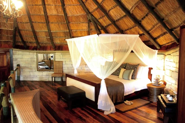 غرفة ديلوكس بسريرين منفصلين وسرير كينج وسرير فردي، Serena Mivumo River Lodge 1/2