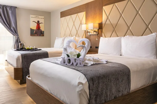 غرفة كلاسيكية بسريرين كوين، Palazzo Lakeside Hotel 1/1