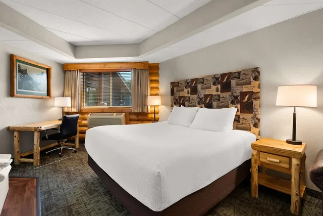 غرفة قياسية بسرير كينج بحوض جاكوزي لذوي الإعاقة، Best Western Northwoods Lodge 1/2