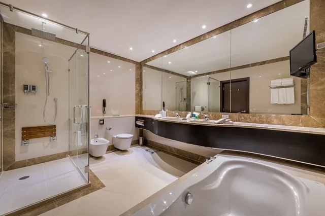 جناح بسرير كينج بإطلالة على المدينة، Four Points By Sheraton Kuwait 2/2