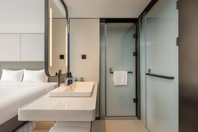 غرفة قياسية بسرير كينج بشرفة، Holiday Inn Express Beijing Lize Business District By Ihg 3/4